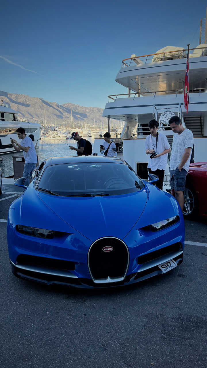 Blue Chiron with the yachts